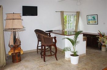 Bord Mer Villa Mahe Island Ngoại thất bức ảnh